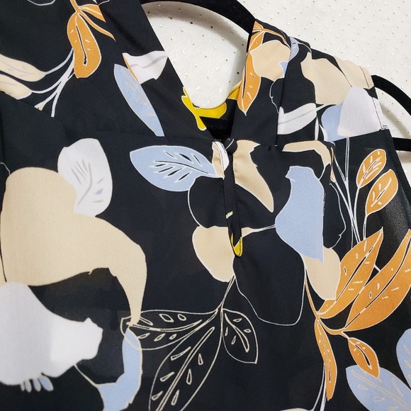 Floral Sleeveless Mock Neck Blouse *NWT* - Picture 4 of 7